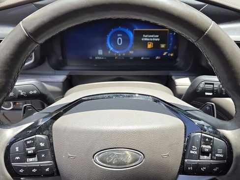 Used 2021 Ford Explorer Platinum w/ Equipment Group 601A AWD/4WD image 24