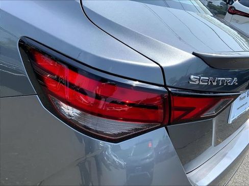 Used 2025 Nissan Sentra SR FWD image 28