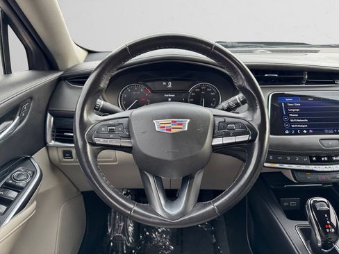 Used 2023 Cadillac XT4 Premium Luxury image 13