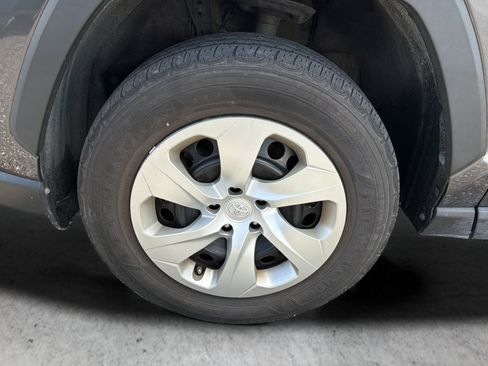 Used 2021 Toyota RAV4 LE AWD/4WD image 21