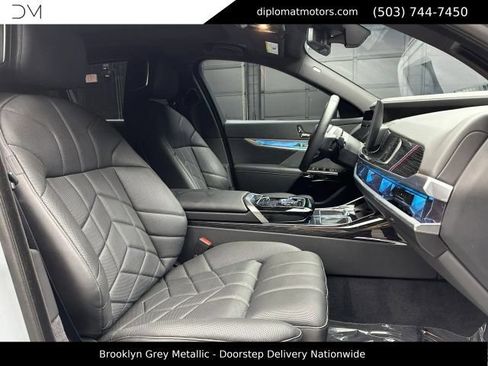 Used 2025 BMW i7 xDrive60 AWD/4WD image 20