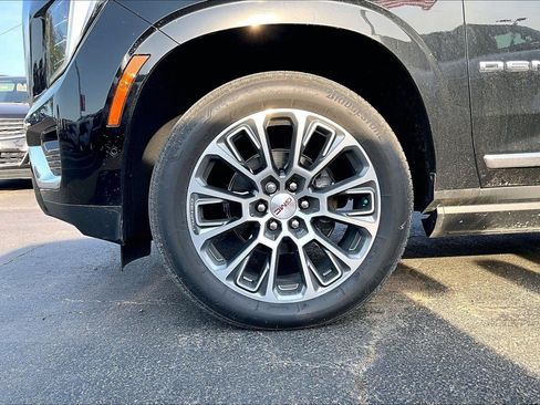 Used 2025 GMC Yukon Denali w/ Sun & Power Step Package AWD/4WD image 2