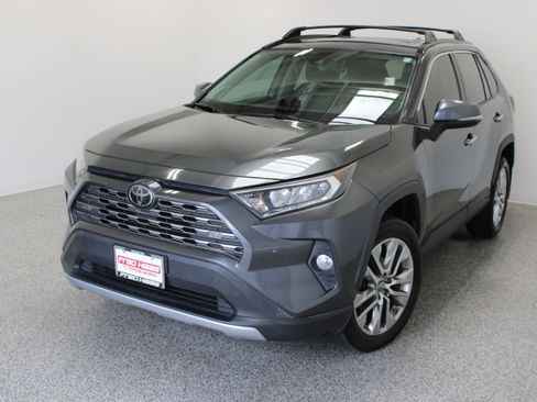 Used 2019 Toyota RAV4 Limited FWD image 2