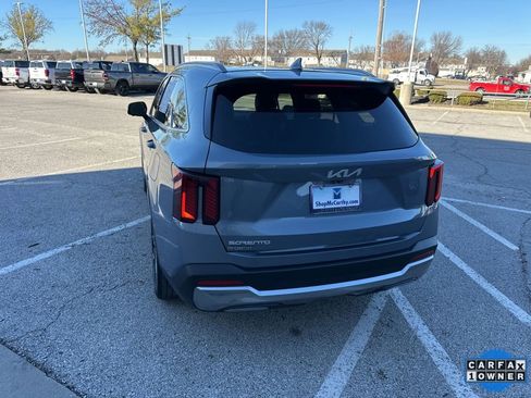 Used 2025 Kia Sorento SX image 25