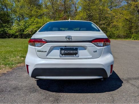 Used 2022 Toyota Corolla LE FWD image 6