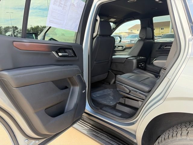 Used 2025 GMC Yukon Denali AWD/4WD image 32