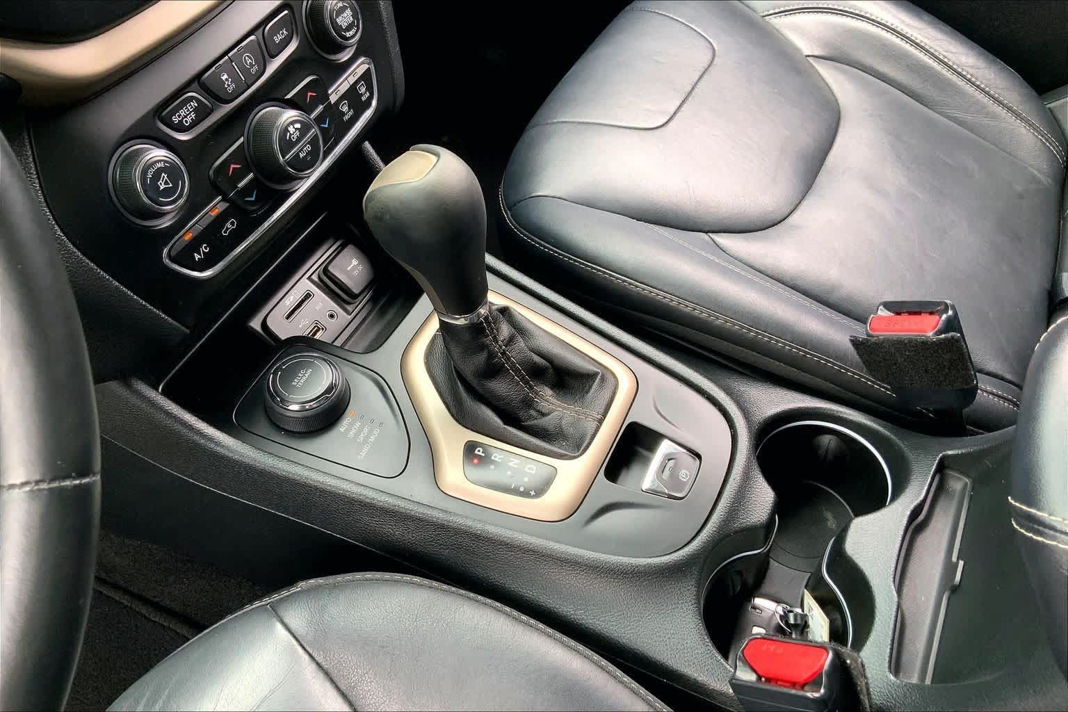 Used 2015 Jeep Cherokee Limited AWD/4WD image 17