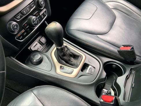 Used 2015 Jeep Cherokee Limited AWD/4WD image 17