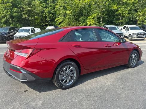 Used 2024 Hyundai Elantra SEL FWD image 8