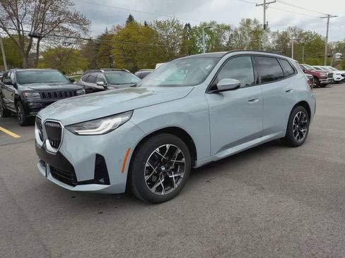 Used 2025 BMW X3 xDrive30i w/ Premium Package AWD/4WD image 4