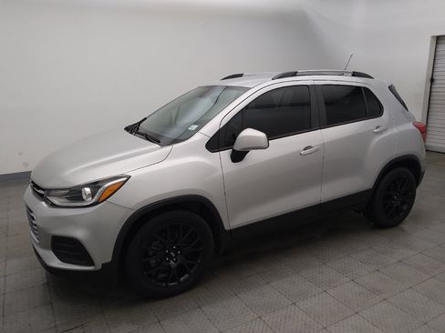 Used 2021 Chevrolet Trax LT w/ Sport Edition FWD image 2
