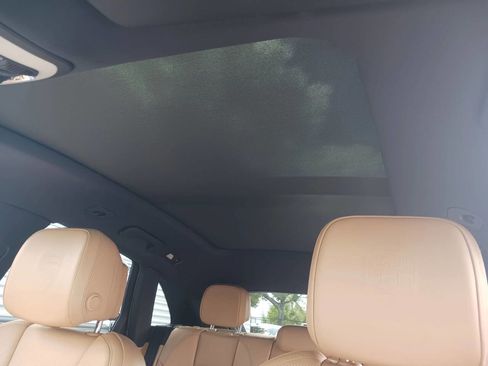 Used 2017 Porsche Macan image 44