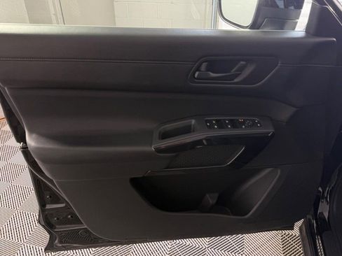 Used 2024 Nissan Pathfinder SV AWD/4WD image 19