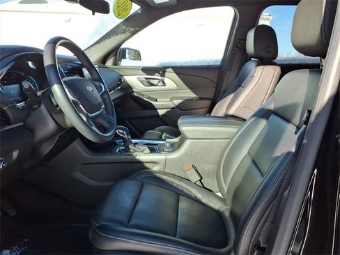 Used 2023 Chevrolet Traverse LT image 14