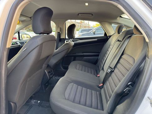 Used 2019 Ford Fusion SE FWD image 29