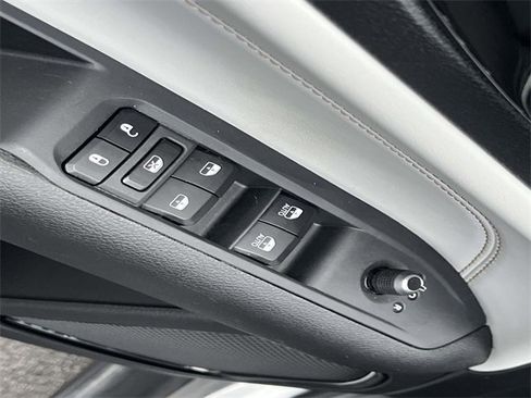 Used 2023 Jeep Compass Limited image 21