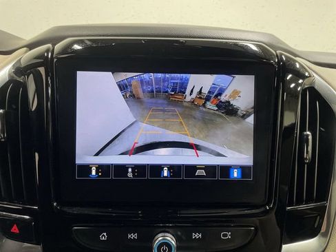 Used 2023 Chevrolet Traverse LT w/ Rear Camera Mirror Package AWD/4WD image 18