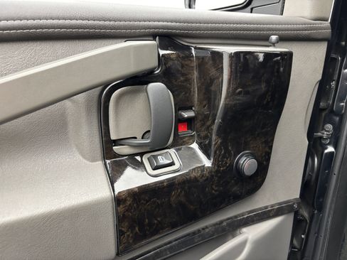 Used 2020 GMC Savana 2500 Extended w/ Enhanced Convenience Package RWD image 18