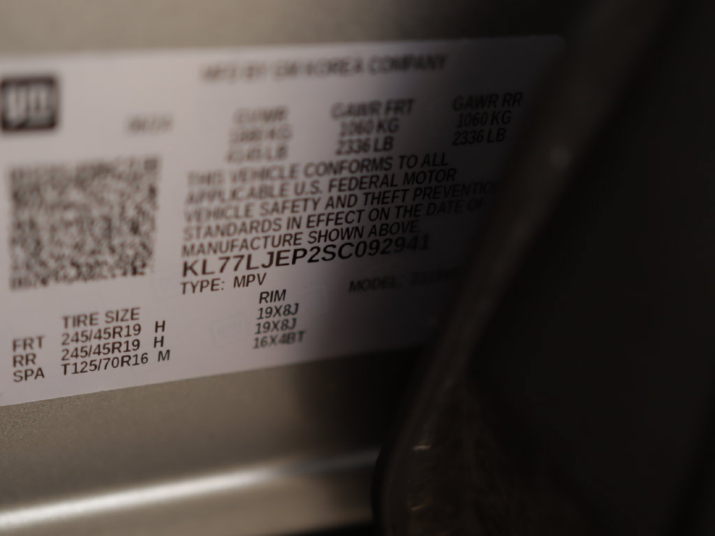 Used 2025 Chevrolet Trax RS w/ Sunroof Package FWD image 37