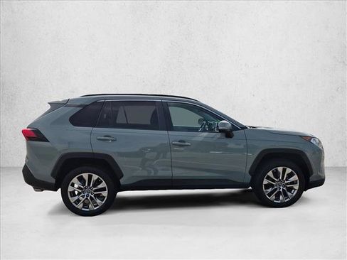 Used 2019 Toyota RAV4 XLE Premium w/ Advanced Technology Package FWD image 4