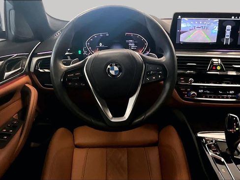 Used 2023 BMW 530i w/ Premium Package RWD image 5