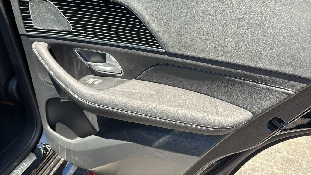 Certified 2025 Mercedes-Benz GLE 450 4MATIC image 17