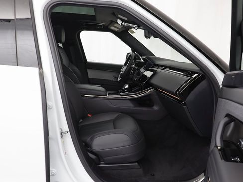 Used 2025 Land Rover Range Rover Sport Dynamic SE image 20