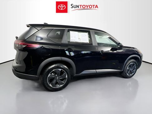 Used 2024 Nissan Rogue SV FWD image 4