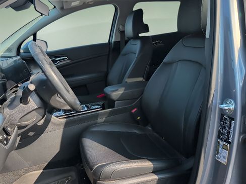 Used 2025 Kia Sportage EX w/ Premium Package FWD image 16