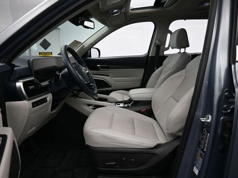 Used 2024 Kia Telluride EX w/ EX Captain's Chair Package image 12