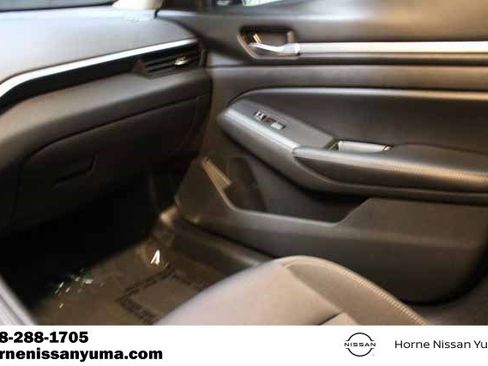 Used 2022 Nissan Altima 2.5 SV image 11