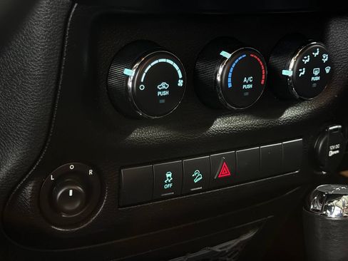 Used 2017 Jeep Wrangler Unlimited Sport w/ Quick Order Package 24S AWD/4WD image 60