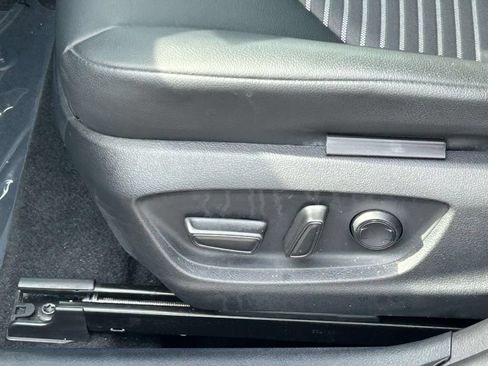 Used 2023 Toyota Camry SE FWD image 17