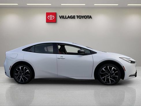 New 2026 Toyota Prius Plug-In Hybrid FWD image 6