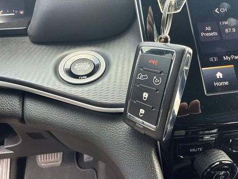 Used 2023 Jeep Grand Cherokee L Laredo AWD/4WD image 39