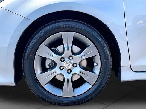 Used 2016 Toyota Sienna SE w/ SE Preferred Package FWD image 10