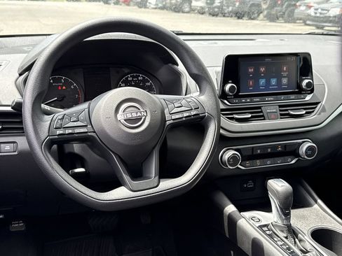 Used 2024 Nissan Altima 2.5 S FWD image 22