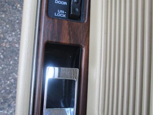 Used 1993 Dodge Dynasty FWD image 27