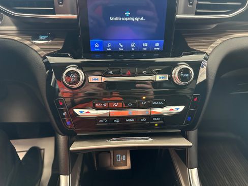 Used 2023 Ford Explorer Limited w/ Limited Technology Package AWD/4WD image 21