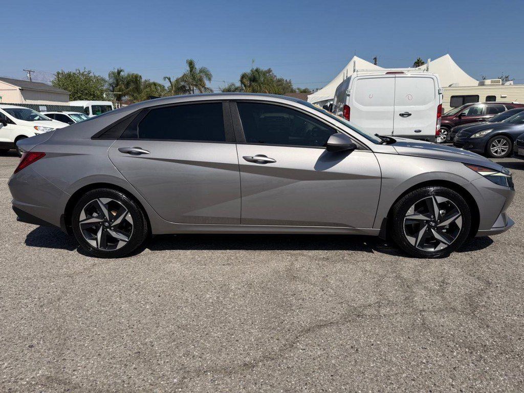 Used 2023 Hyundai Elantra SEL w/ Convenience Package FWD image 4