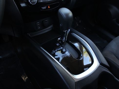 Used 2015 Nissan Rogue SV w/ SV Premium Package image 18