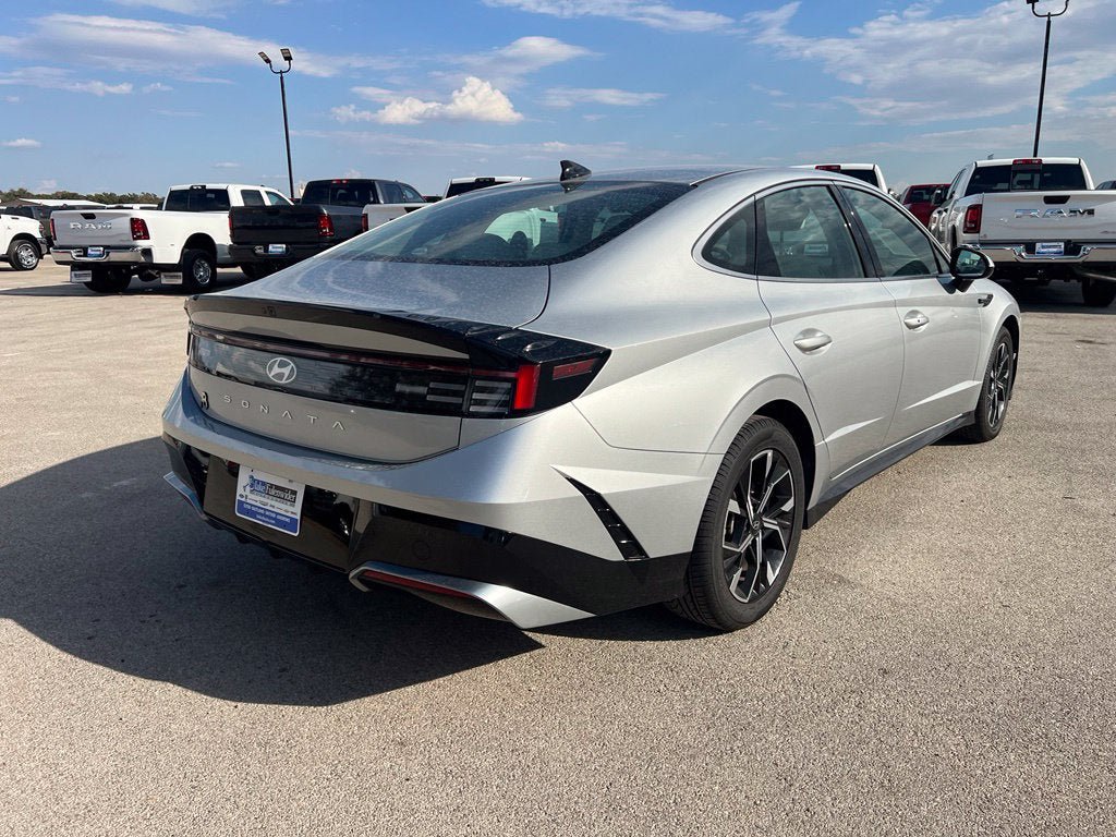 Used 2025 Hyundai Sonata SEL FWD image 7