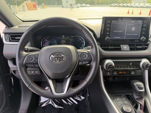 Used 2022 Toyota RAV4 SE w/ Weather & Moonroof Package image 14