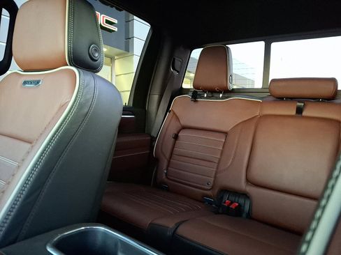 Used 2024 GMC Sierra 2500 Denali Ultimate w/ Snow Plow Prep/Camper Package image 18