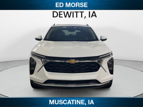 Used 2025 Chevrolet Trax LT w/ LT Convenience Package FWD image 8
