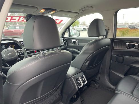 Used 2025 Kia Sorento S image 27
