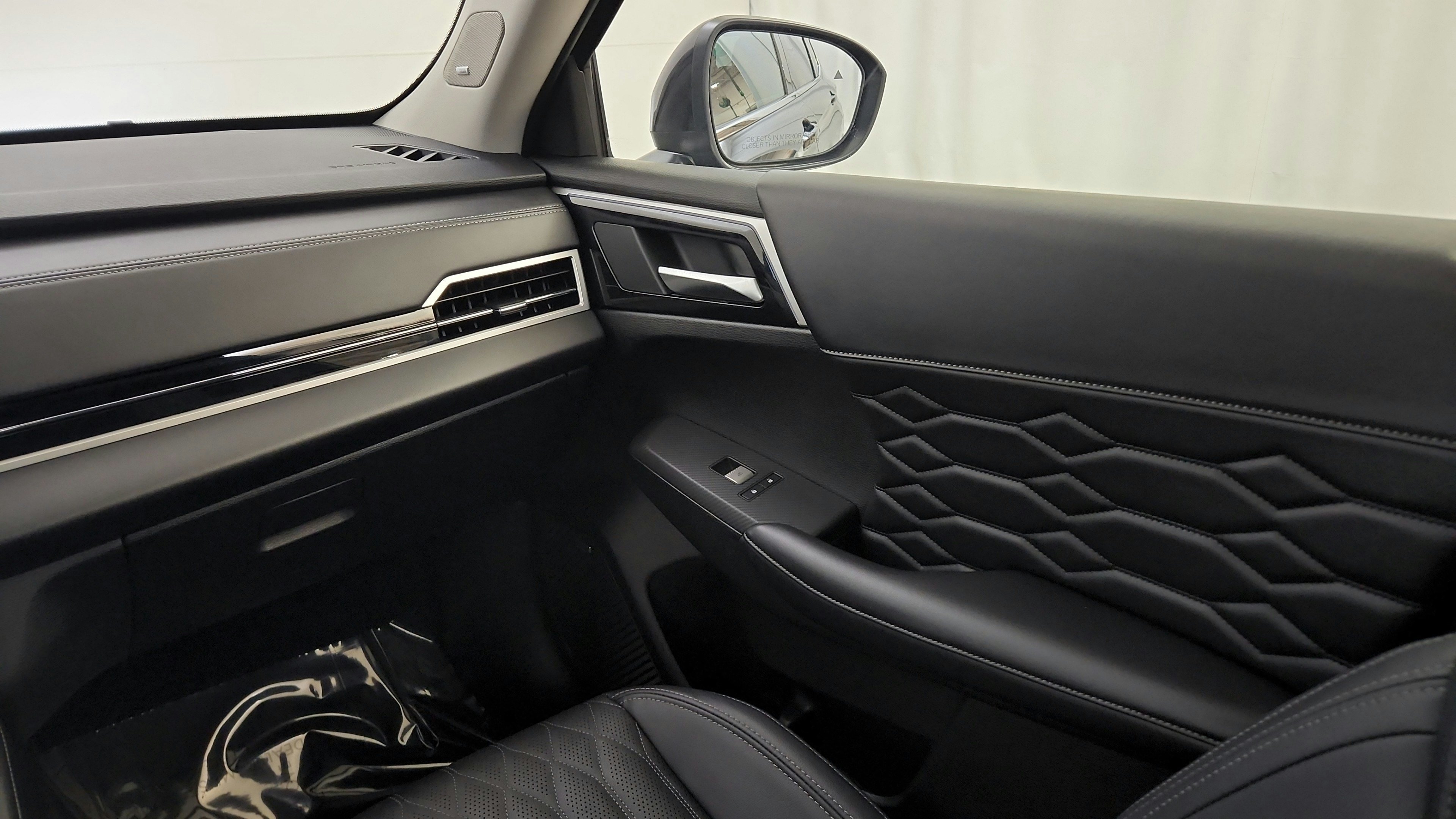 Used 2025 Mitsubishi Outlander AWD image 26