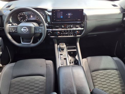 Used 2026 Nissan Pathfinder SV w/ SV Premium Package FWD image 5