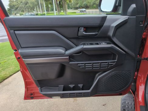Certified 2025 Toyota 4Runner SR5 AWD/4WD image 14