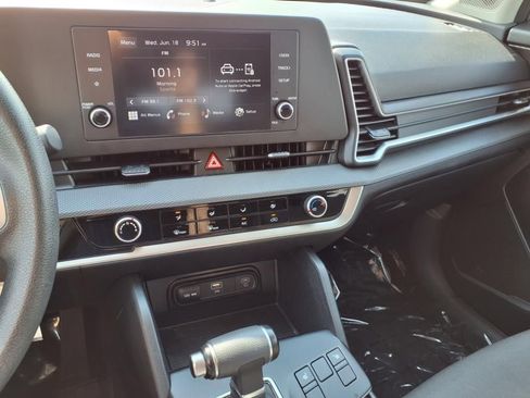 Used 2023 Kia Sportage LX image 6